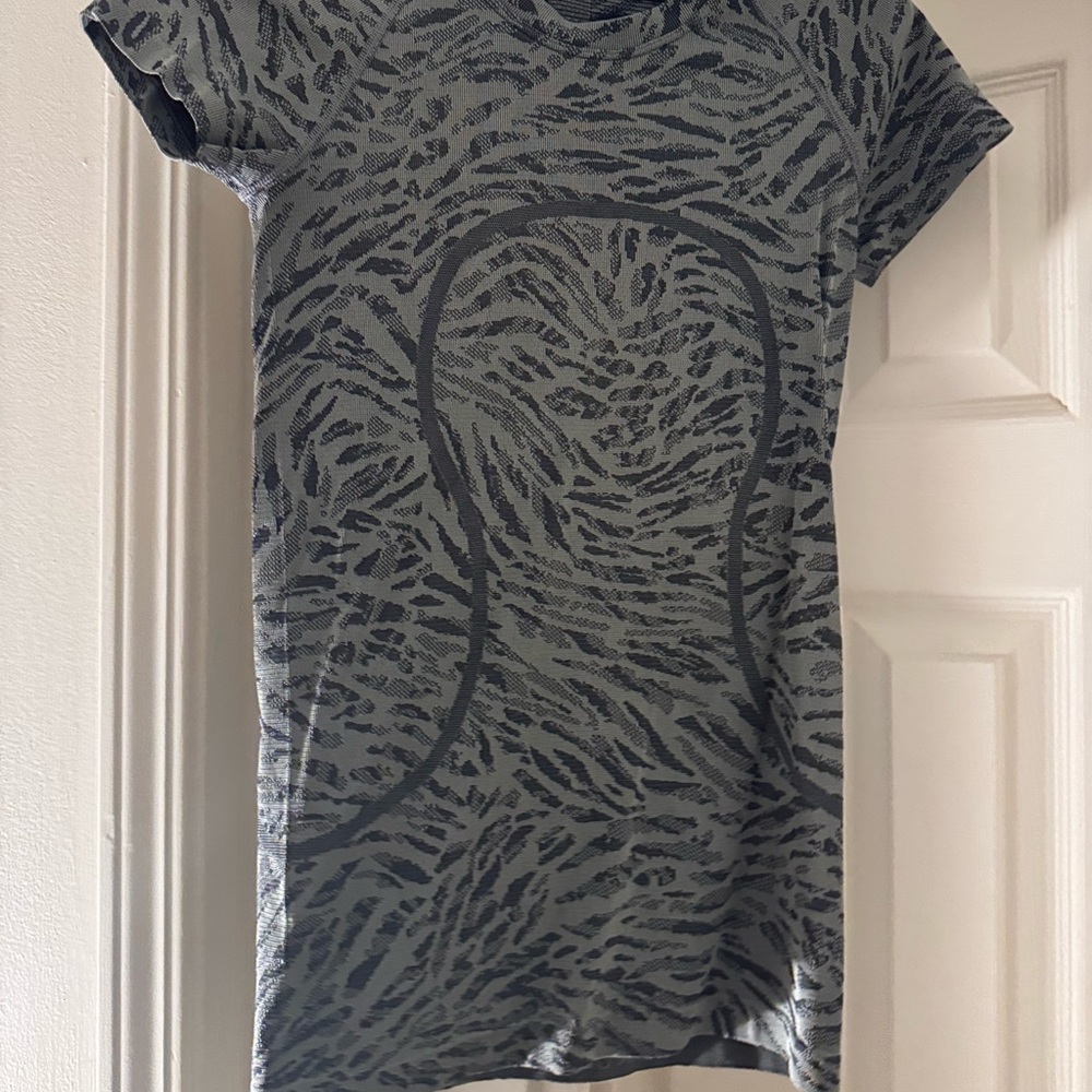 lululemon athletica Gray Patterned Top